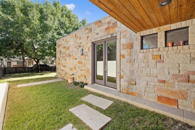 Photo - 2410 Sharon Ln