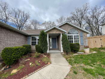 Photo - Spacious 3BR+ with fully fenced in backyard