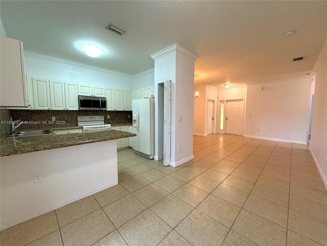 Building Photo - 2741 NE 4th St Unit 203 Rental