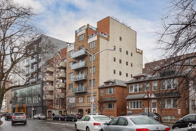 Photo - 3360 Shore Pky