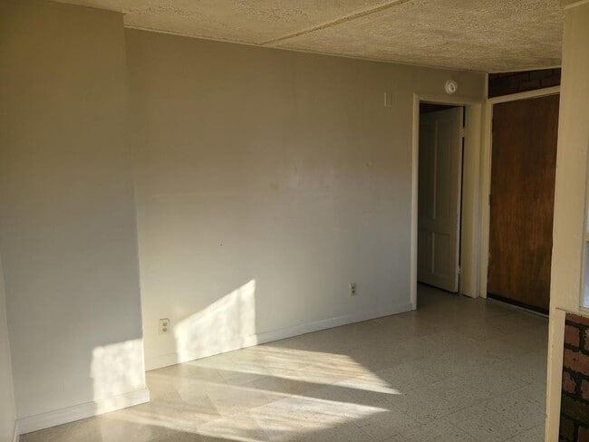 Photo - 2415 Baker St