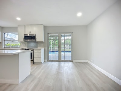 5542 32nd Ave SW