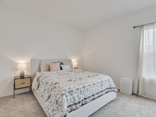 Photo - 2712 Louris Ln