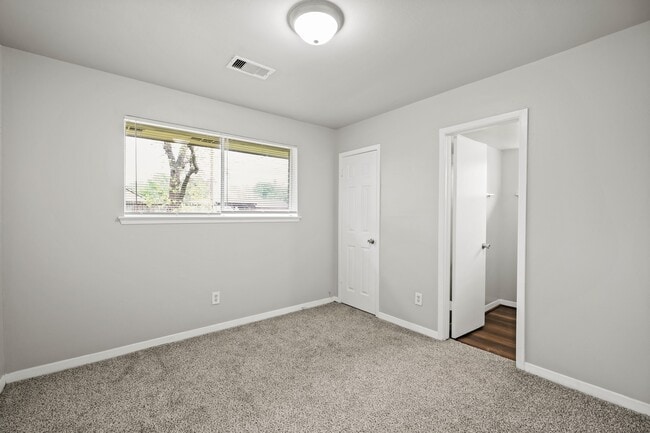 Building Photo - 122 W Havner Ln Rental