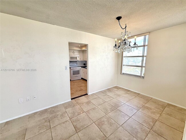 Photo - 1351 NE Miami Gardens Dr Unidad 626E