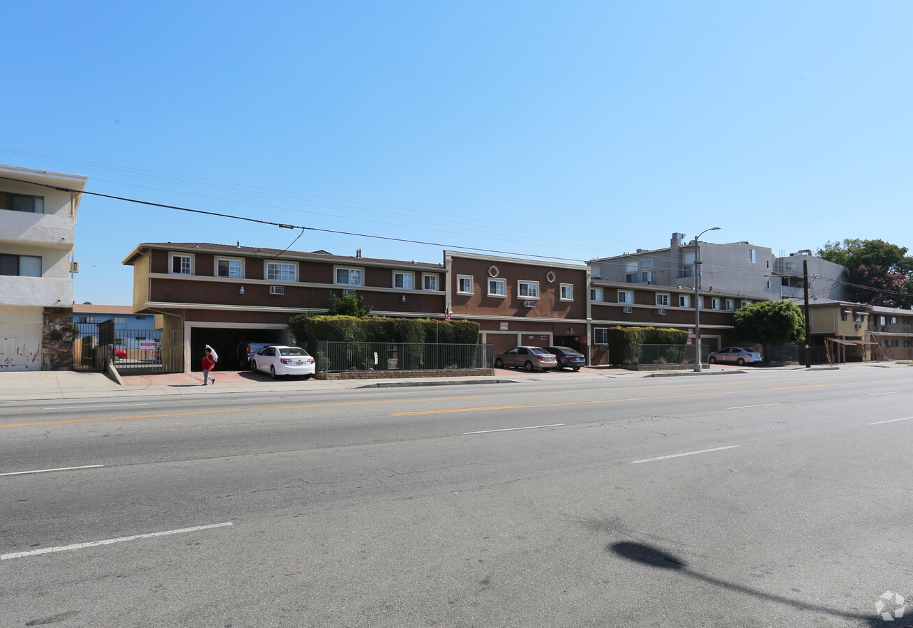 Edificio - 14735 Roscoe Blvd