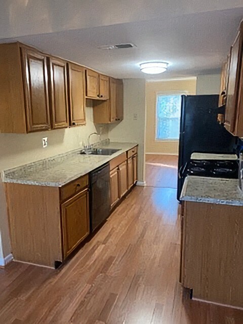 Photo - 2058 Chadwick Ter