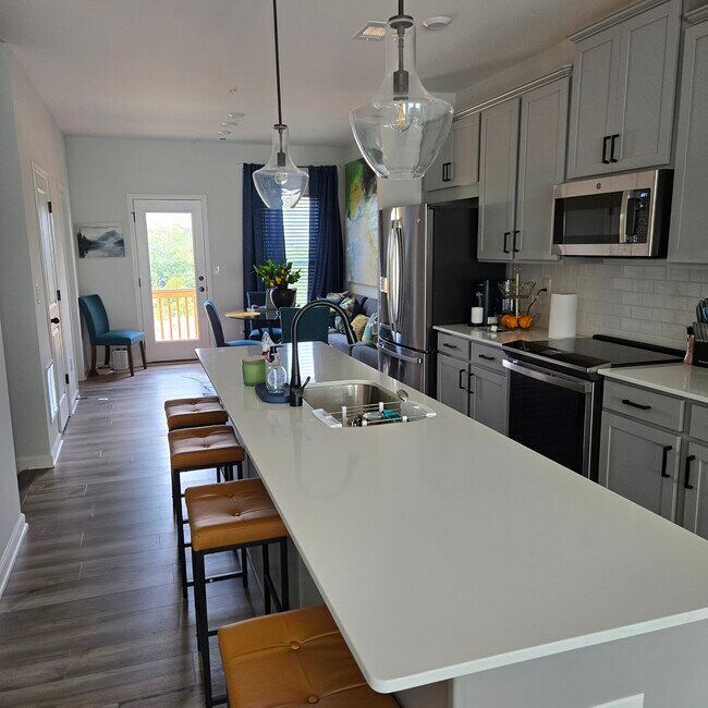 Photo - 347 Skylar Ct SE Casa