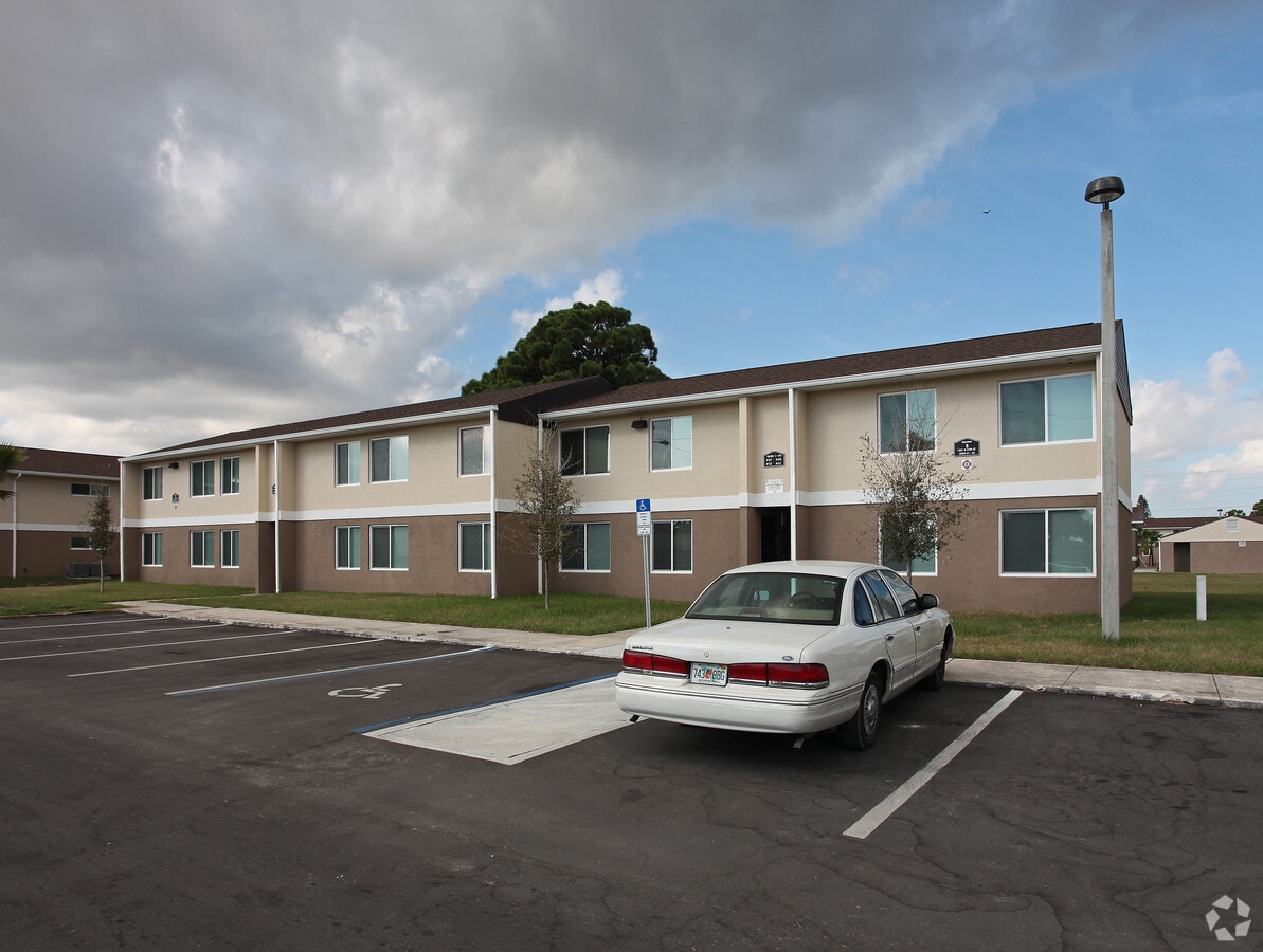 Photo - Pine Creek Village Apartments