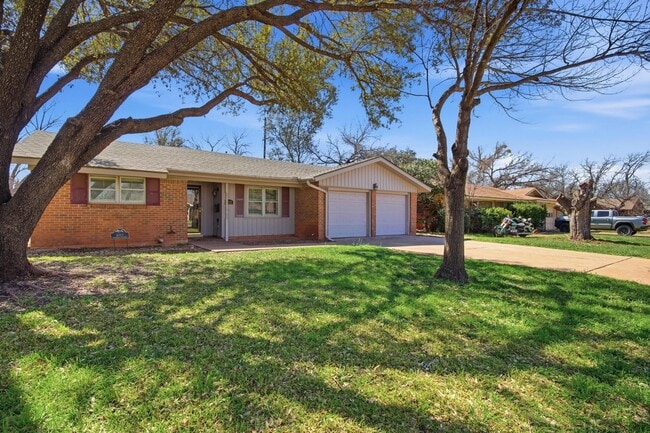 Photo - 3717 Brook Hollow Dr