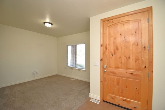 Photo - Beautiful 6 Bedroom Home in Riverton!