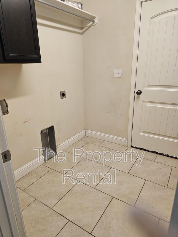 Photo - 806 E 93rd St