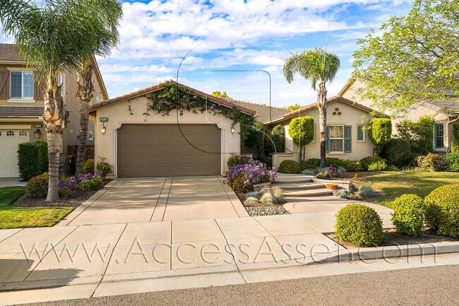 Building Photo - Spacious 5-Bedroom Oasis at Dry Creek in Heritage Lake