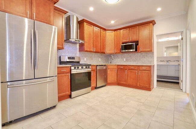 Building Photo - 106 Poplar St Unit 1