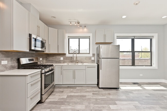 Photo - 3813 N Cicero Ave Unidad 2