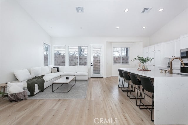 Photo - 1192 Acapulco Ave