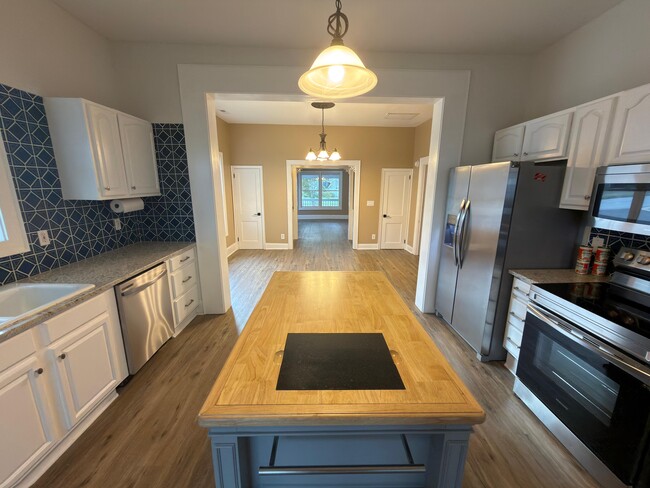 Photo - 302 N Sumner St