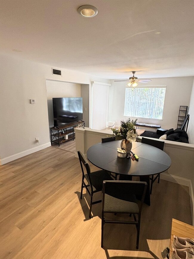 1825 Palm Cove Blvd Unidad Verano