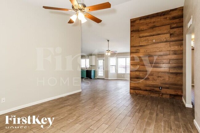 Photo - 4237 W Grovers Ave