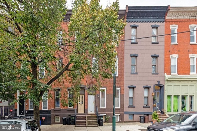Building Photo - 2542 W Girard Ave Rental