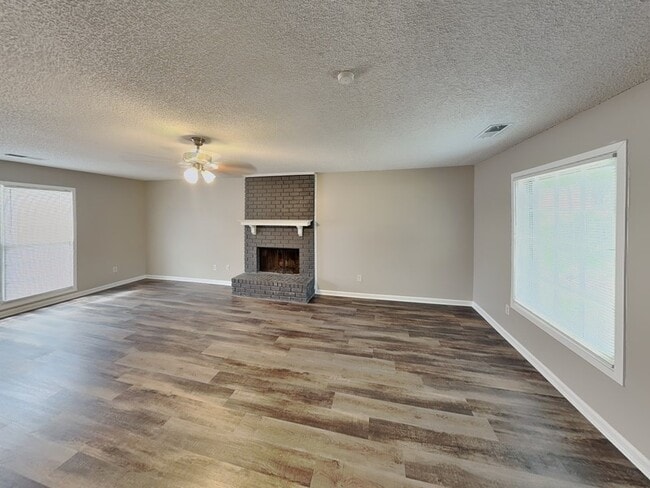 Photo - 1017 Hawkview Dr