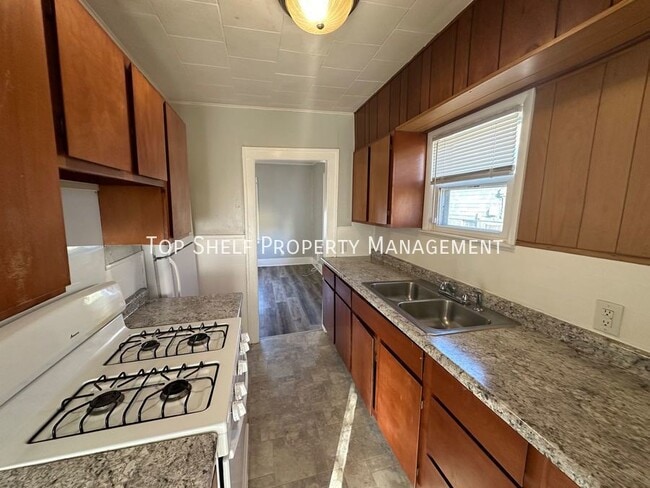 Photo - 2319 E 40th Ct