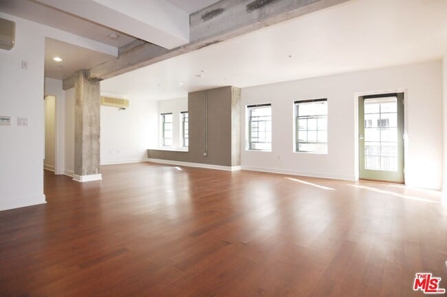 Building Photo - 416 S Spring St Unit 805