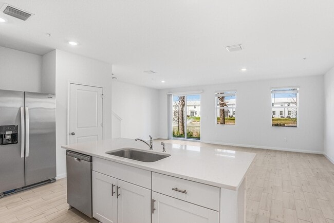 Photo - 621 Salisbury Cir