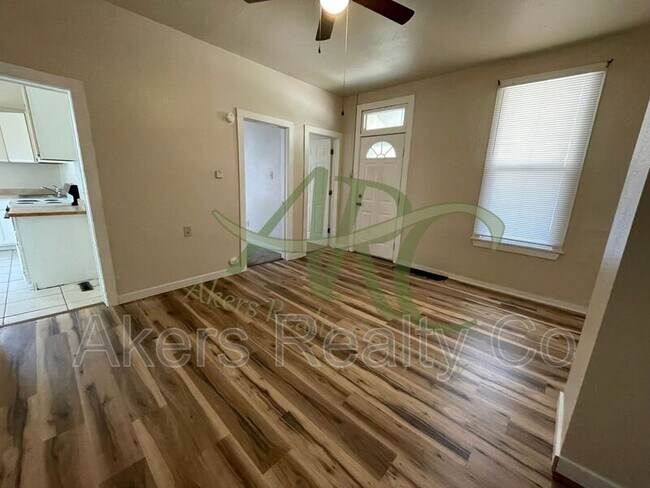 Photo - 920 Damson St