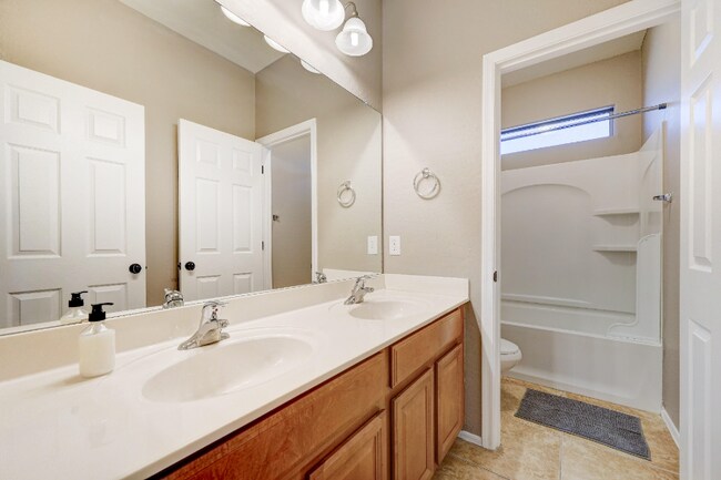 Photo - 10223 W Raymond St