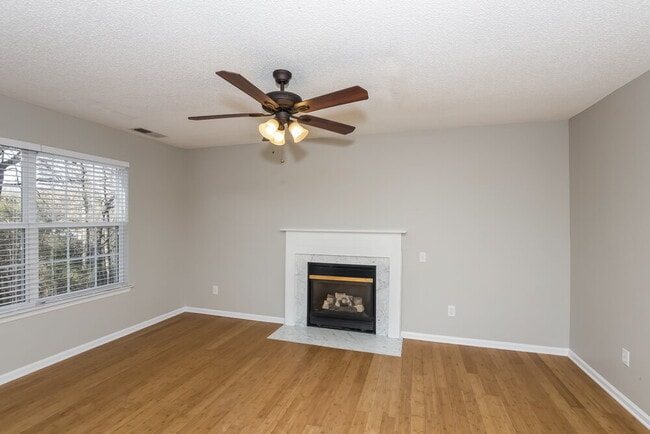 Photo - 925 Treasure Pl SW