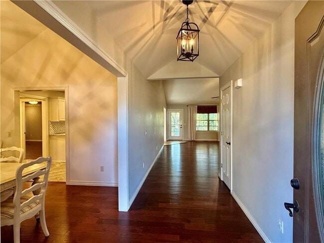 Photo - 305 Meadows Ct