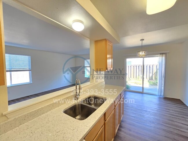 Photo - 610 11th Ave