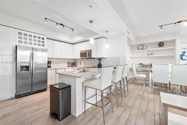 Building Photo - 999 SW 1st Ave Unit 2204