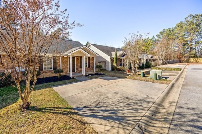 Photo - 638 Goodale Ln