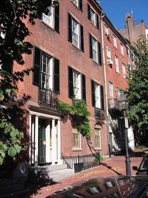 Building Photo - 13 Chestnut St Unit 1