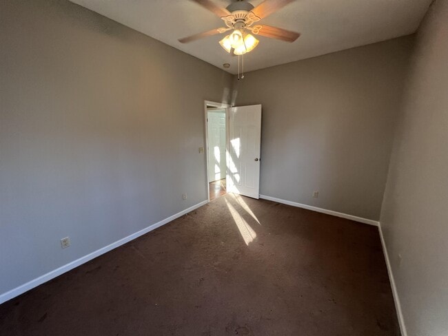 Photo - 205 Woodland St