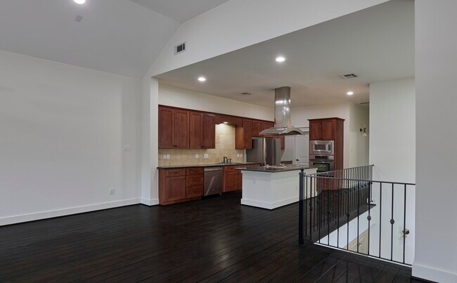 Photo - 5516 Larkin St