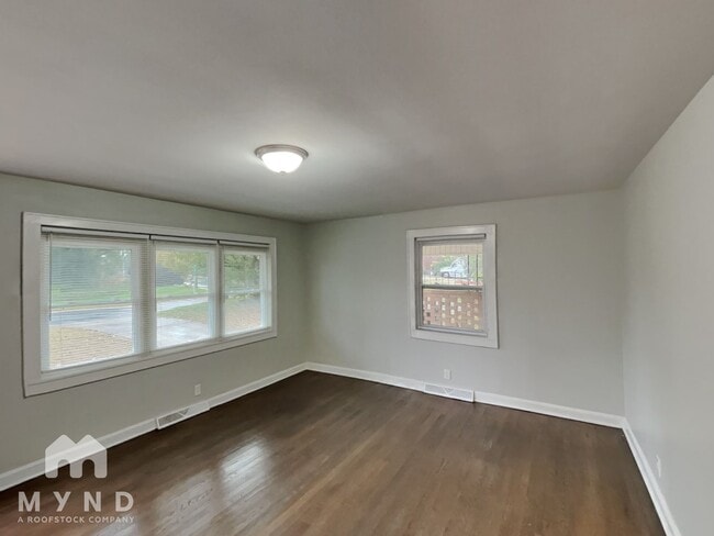 Photo - 831 Spring St