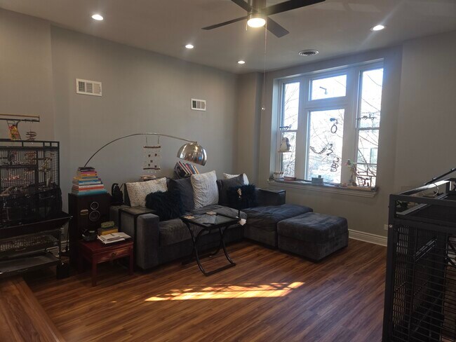 Photo - 2557 W Superior St Unidad 2