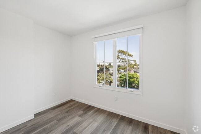 2BR, 2BA - 803SF - Primary Bedroom