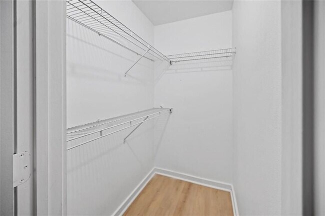 Photo - 920 Memorial Dr SE