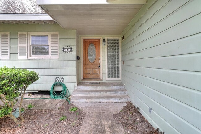 Photo - 913 Delaine Dr