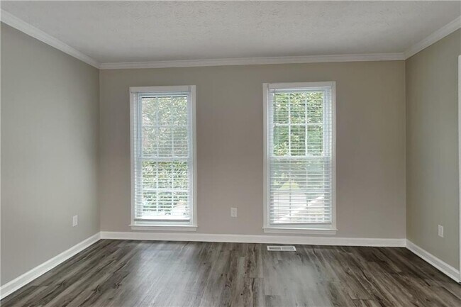 Photo - 1595 Thoreau Dr