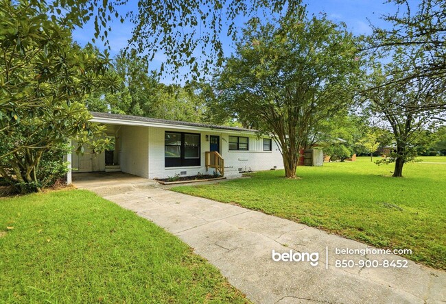 Photo - 6011 Greenwood Ln