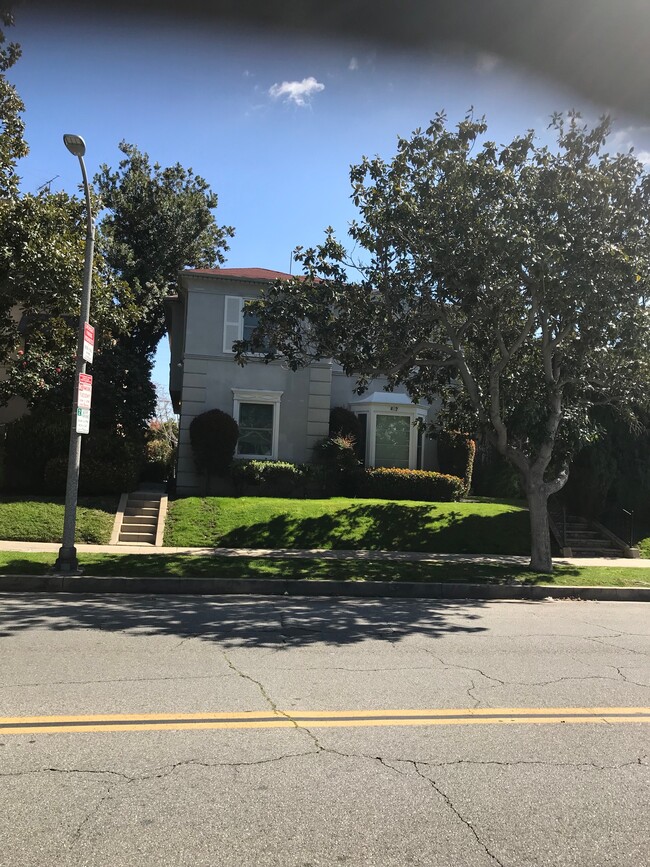 Front of Building - 452 S Doheny Dr Apartments Unit 452