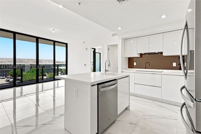 Photo - 302 Hallandale Ave Unit 302