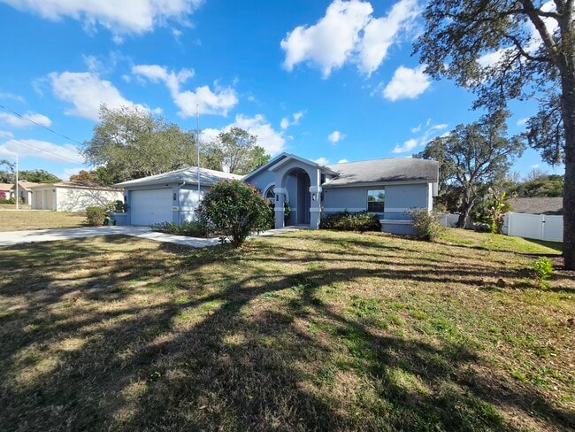 Building Photo - 10146 Vancouver Rd