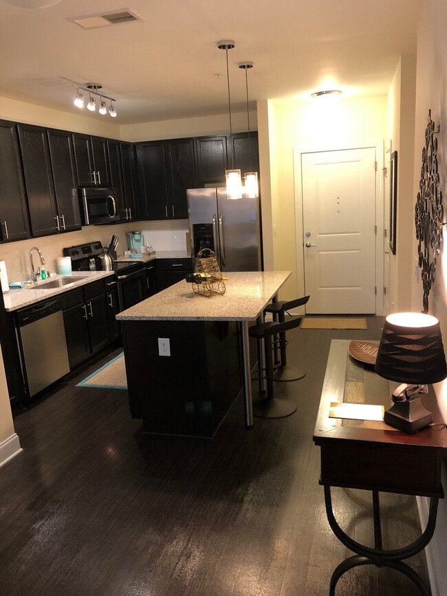 Building Photo - 5720 Carnegie Blvd Unit ID1344152P