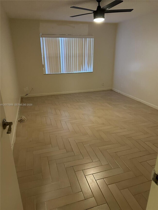 Photo - 6061 N Falls Cir Dr Unit 106